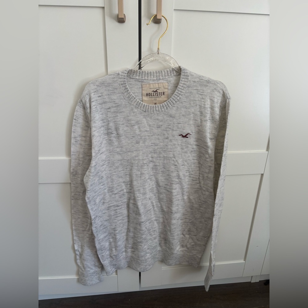 Hollister Men's Light Gray Crewneck Sweater
